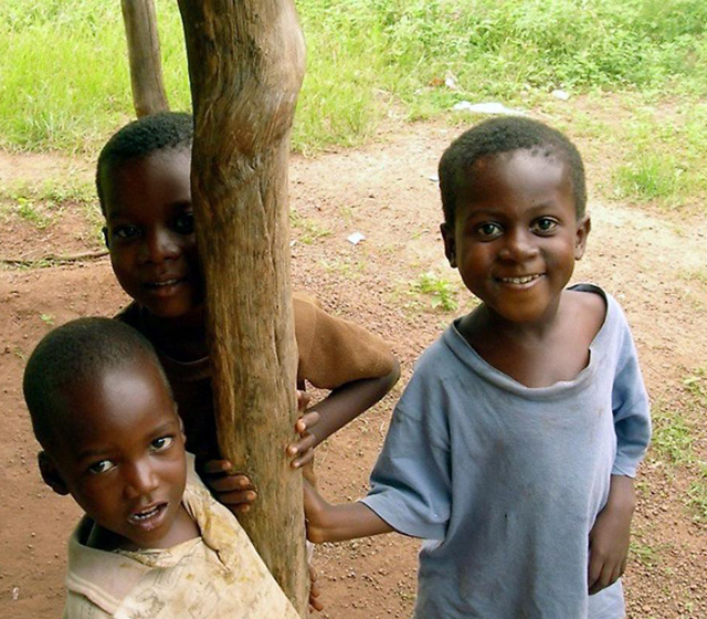 Woman in Awamaki program weaving